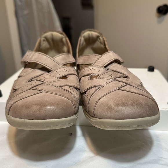 New Earth Origins taupe slip on shoes 9 Velcro strap loafer sandal brown tan W 9 - Picture 5 of 16